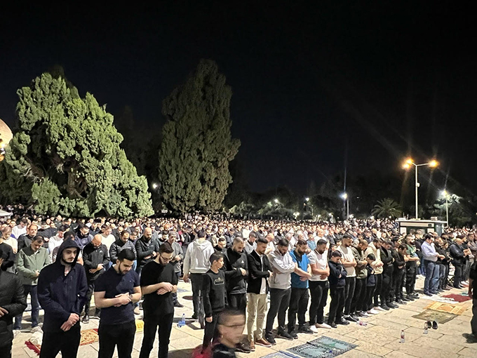 70 ألف مصل أدوا صلاتي العشاء والتراويح في المسجد الأقصى